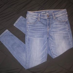 American eagle blue jeans size 6 regular